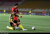دیدار تیم های فوتبال سپاهان اصفهان و تراکتور تبریز