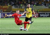 دیدار تیم های فوتبال سپاهان اصفهان و تراکتور تبریز