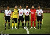 دیدار تیم های فوتبال سپاهان اصفهان و تراکتور تبریز