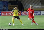 دیدار تیم های فوتبال سپاهان اصفهان و تراکتور تبریز