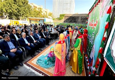 نواخته شدن زنگ شکوفه‌ها