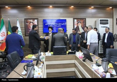 آغاز هوشمندسازی مدارس ری با اهدای 40 لپ‌تاپ به مدیران مدارس