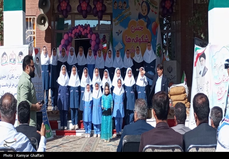 جشن شکوفه‌ها برای 26 هزار دانش‌آموز کردستانی/نواختن زنگ ورود به آغازی نو