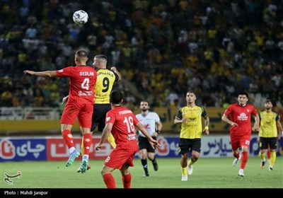 شکست سپاهان در برابر قهرمان لیگ