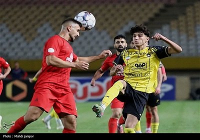 شکست سپاهان در برابر قهرمان لیگ