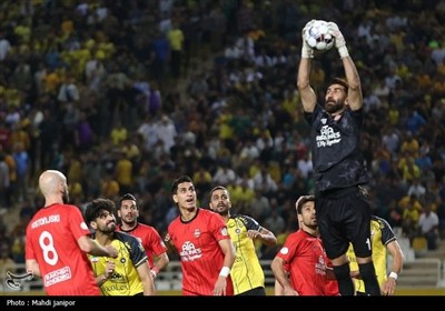 شکست سپاهان در برابر قهرمان لیگ