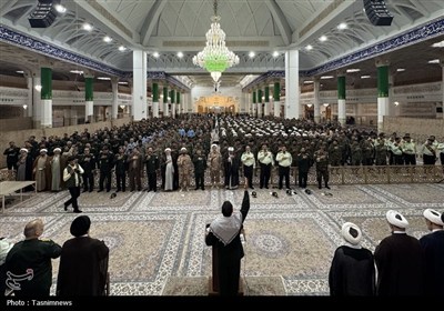 نکوداشت هفته دفاع مقدس در حرم حضرت معصومه(س)