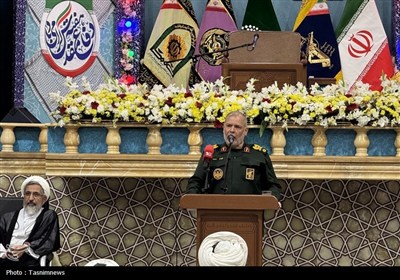نکوداشت هفته دفاع مقدس در حرم حضرت معصومه(س)