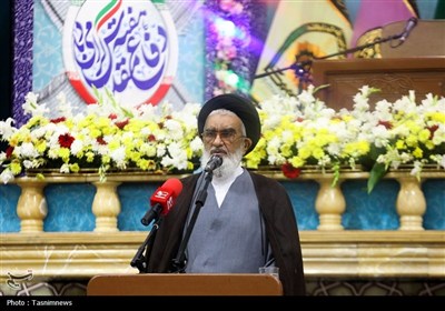 نکوداشت هفته دفاع مقدس در حرم حضرت معصومه(س)