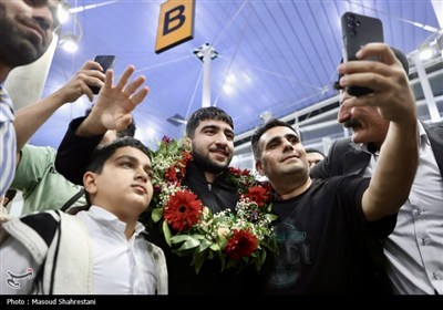 ورود تیم ملی کشتی فرنگی به ایران