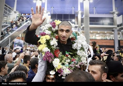 ورود تیم ملی کشتی فرنگی به ایران