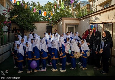 بدرقه دختر شهیدمدافع امنیت در آغاز سال تحصیلی