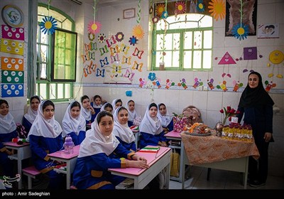 بدرقه دختر شهیدمدافع امنیت در آغاز سال تحصیلی