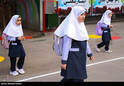 آیین بازگشایی مدارس در مدرسه شهید رحمانی