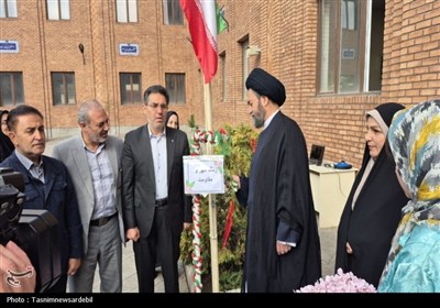 آیین زنگ مهر مقاومت در مدرسه دارالفنون اردبیل