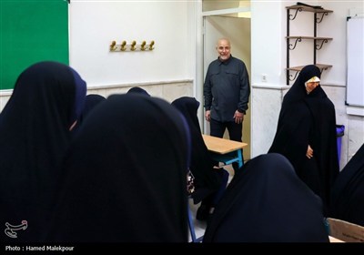 حضور رئیس مجلس در مدرسه دخترانه فاطمیون تهران به مناسبت آغاز سال تحصیلی جدید