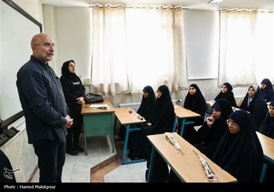 حضور رئیس مجلس در مدرسه دخترانه فاطمیون تهران به مناسبت آغاز سال تحصیلی جدید