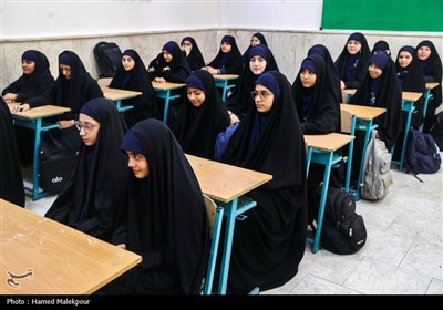 حضور رئیس مجلس در مدرسه دخترانه فاطمیون تهران به مناسبت آغاز سال تحصیلی جدید