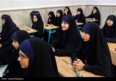 حضور رئیس مجلس در مدرسه دخترانه فاطمیون تهران به مناسبت آغاز سال تحصیلی جدید