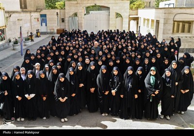 حضور رئیس مجلس در مدرسه دخترانه فاطمیون تهران به مناسبت آغاز سال تحصیلی جدید