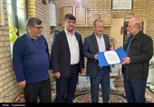 هنرمند زنجانی &quot; نشان اعتبار هنر&quot; گرفت