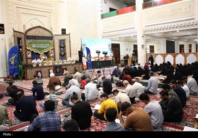 محفل انس با قرآن کریم؛ گرامی‌داشت هفته دفاع مقدس در حرم شاهچراغ