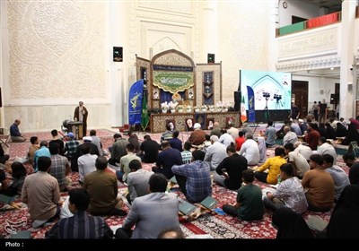 محفل انس با قرآن کریم؛ گرامی‌داشت هفته دفاع مقدس در حرم شاهچراغ