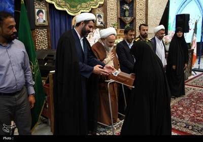 محفل انس با قرآن کریم؛ گرامی‌داشت هفته دفاع مقدس در حرم شاهچراغ