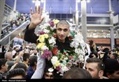 Гордые члены сборной Ирана по греко-римской борьбе возвращаются на родину