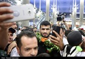 Гордые члены сборной Ирана по греко-римской борьбе возвращаются на родину