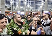 Гордые члены сборной Ирана по греко-римской борьбе возвращаются на родину