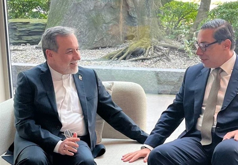 Аракчи встретился с министром иностранных дел Кипра