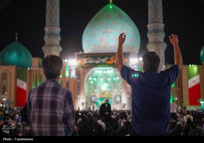 زمزمه دعای توسل در میعادگاه منتظران