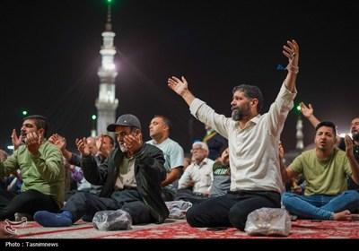 زمزمه دعای توسل در میعادگاه منتظران