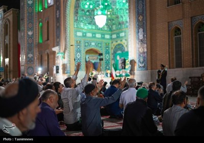 زمزمه دعای توسل در میعادگاه منتظران