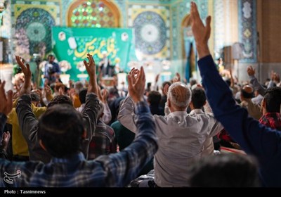 زمزمه دعای توسل در میعادگاه منتظران