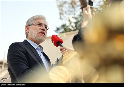 حسین سیمایی‌صراف وزیر علوم، تحقیقات و فناوری در حاشیه جلسه هیئت دولت 