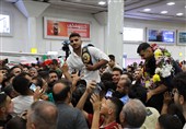 استقبال باشکوه از قهرمانان جهانی کشتی فارس در فرودگاه شیراز