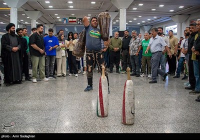 استقبال از قهرمانان جهانی کشتی فرنگی در شیراز