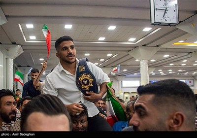استقبال از قهرمانان جهانی کشتی فرنگی در شیراز