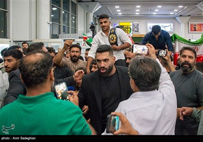 استقبال از قهرمانان جهانی کشتی فرنگی در شیراز