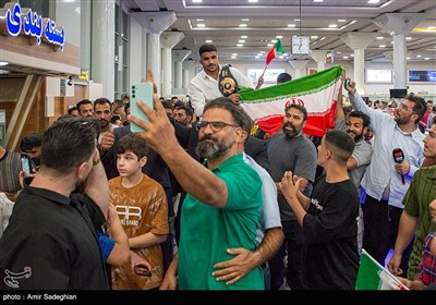 استقبال از قهرمانان جهانی کشتی فرنگی در شیراز