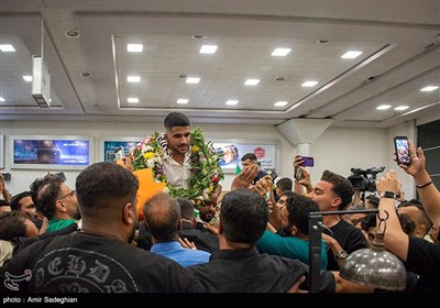 استقبال از قهرمانان جهانی کشتی فرنگی در شیراز