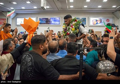 استقبال از قهرمانان جهانی کشتی فرنگی در شیراز