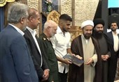 پهلوان غلامرضا فرخی قهرمان کشتی جهان خادم حرم شاهچراغ (ع) شد