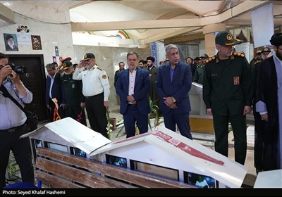 آیین میهمانی لاله‌ها در گلزار شهدای بوشهر