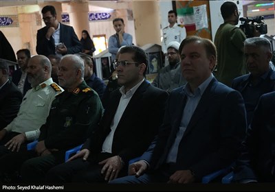 عطرافشانی و گلباران گلزار شهدای بوشهر در هفته دفاع مقدس