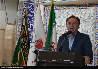 عطرافشانی و گلباران گلزار شهدای بوشهر در هفته دفاع مقدس