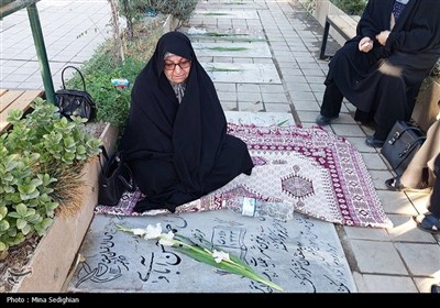 آئین میهمانی لاله‌ها در امامزاده محمد (ع) کرج