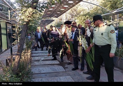 آئین میهمانی لاله‌ها در امامزاده محمد (ع) کرج